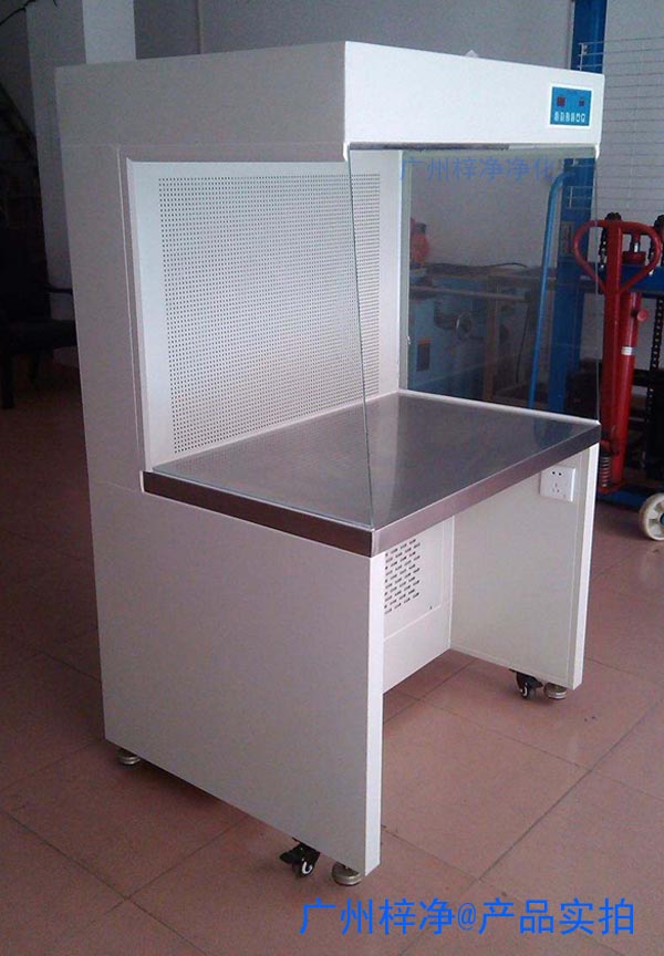 水平層流百級潔凈工作臺可連接組成生產流水線,也可單臺使用,可移動,靈活性強等優點。 水平層流百級潔凈工作臺可連接組成生產流水線,也可單臺使用,可移動,靈活性強等優點。